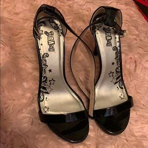 Single strap black heel